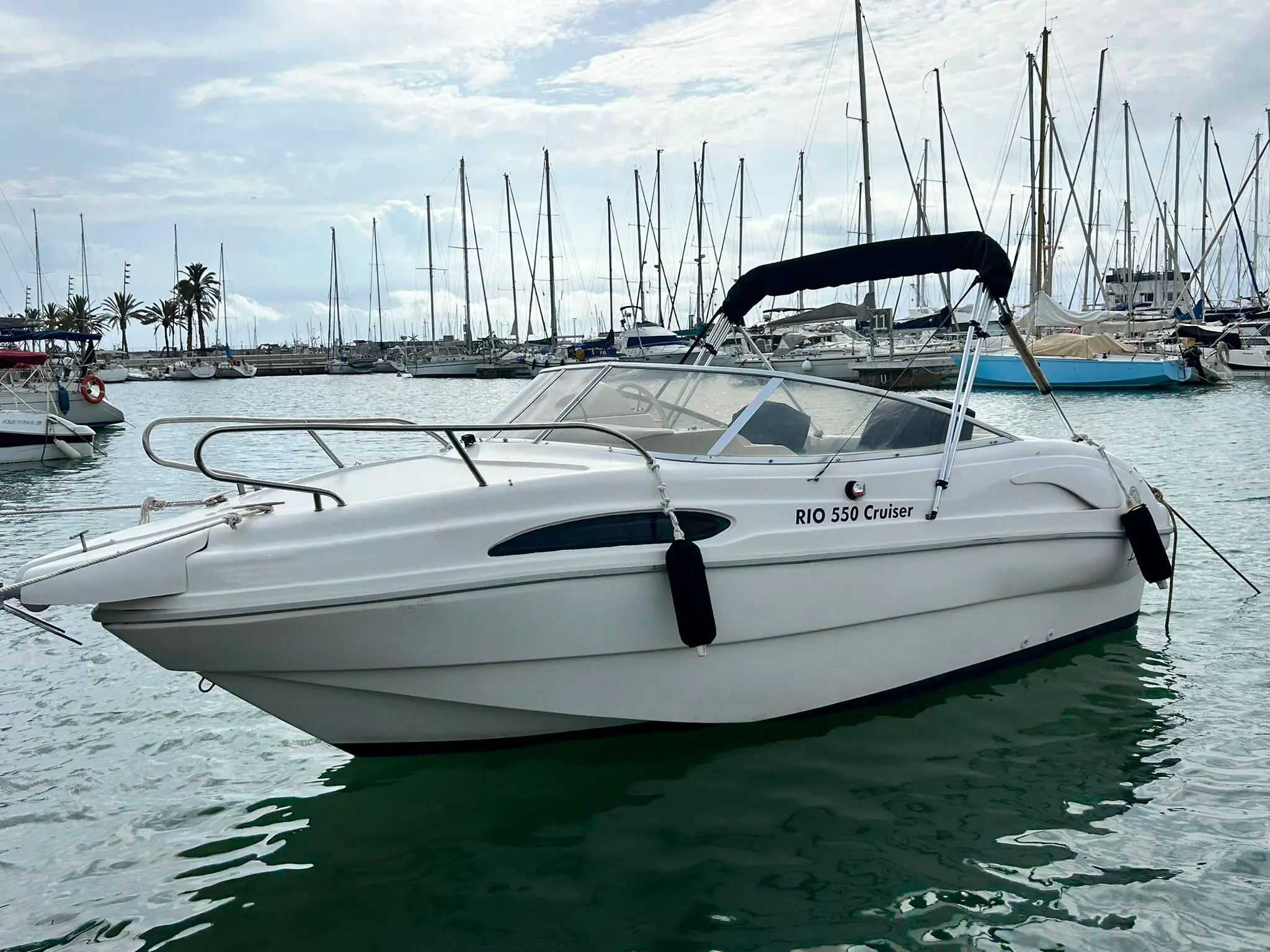 Alquiler de barcos en Vilanova la Geltrú · Rio 550 Cruisser
